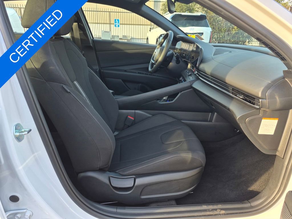Used 2025 Hyundai Elantra SEL image 32