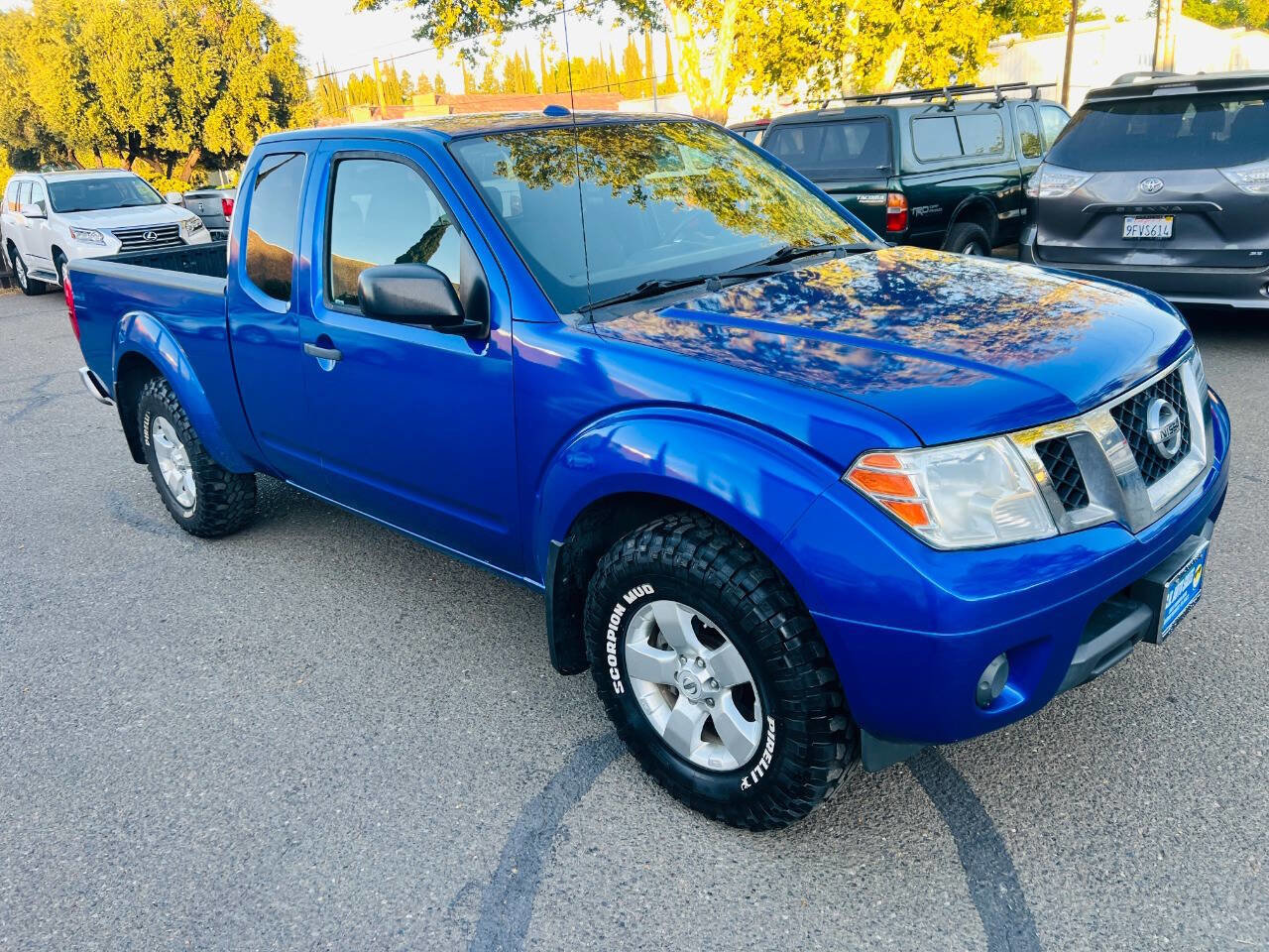 Used 2012 Nissan Frontier SV w/ SV Premium Utility Pkg AWD/4WD image 2
