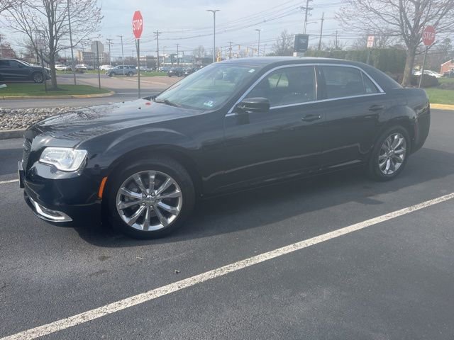 Used 2015 Chrysler 300 Limited w/ Driver Convenience Group image 1