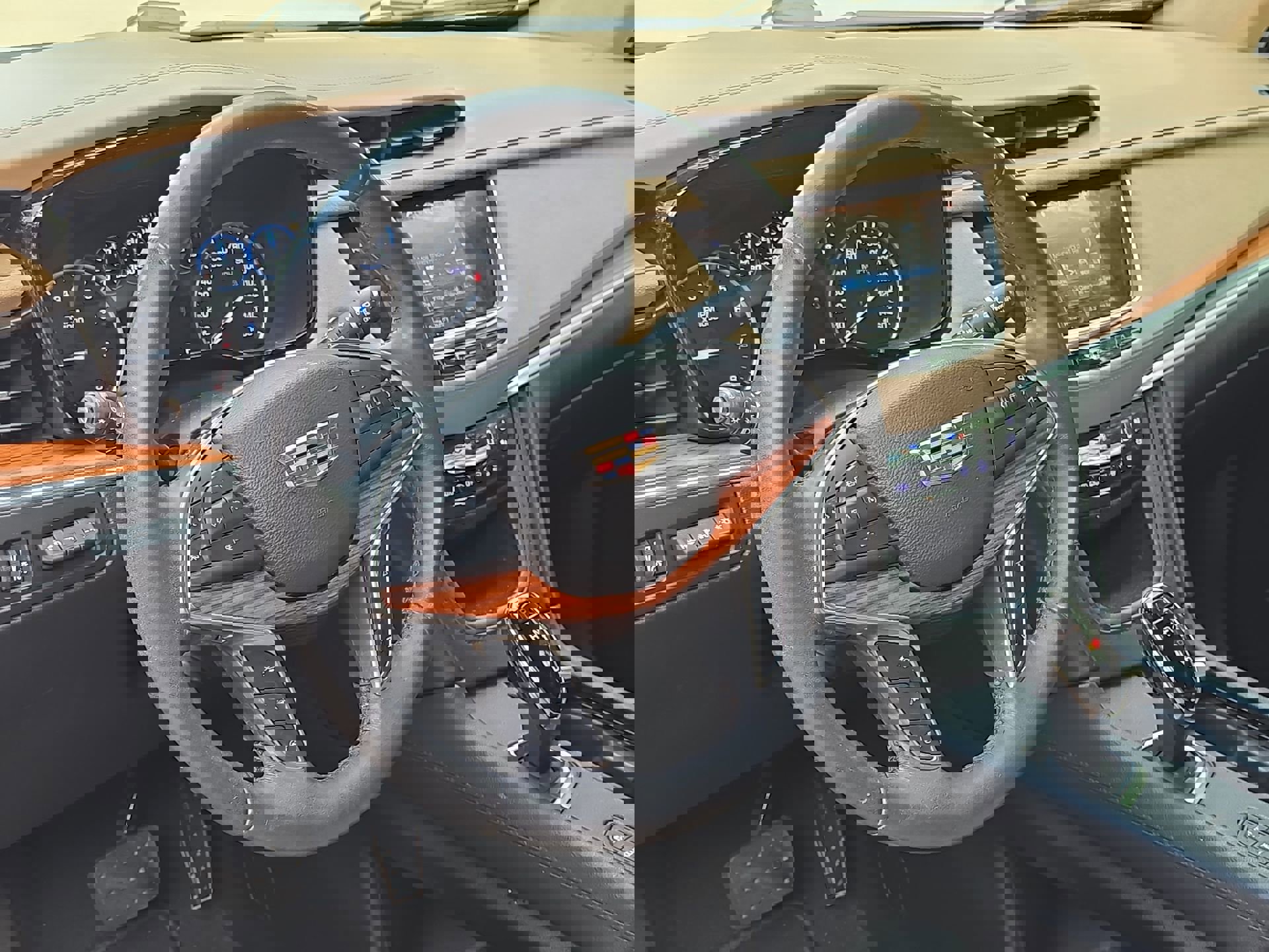 Used 2017 Cadillac XT5 Platinum image 14