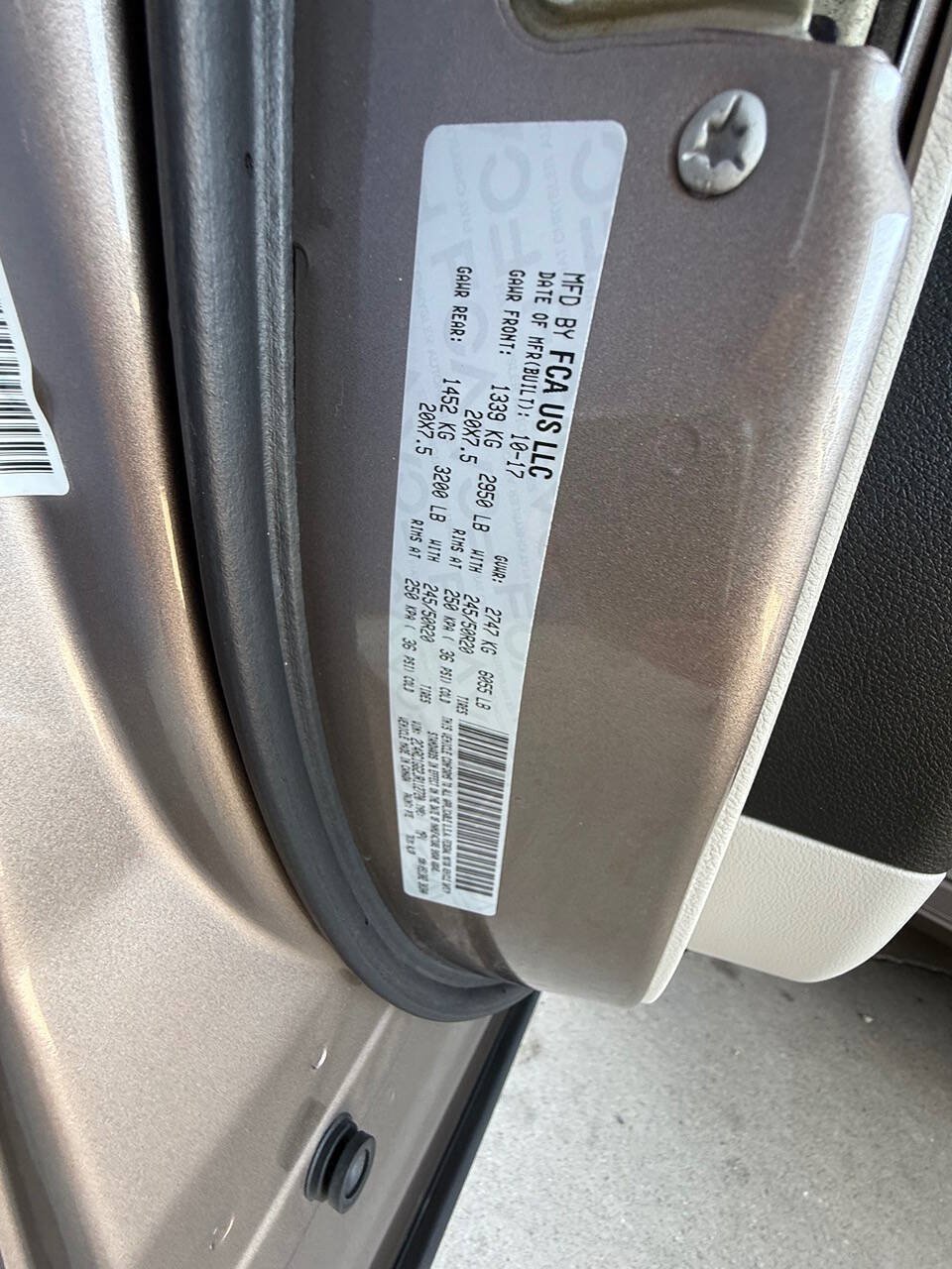 Used 2018 Chrysler Pacifica Limited w/ Tire & Wheel Group FWD image 35