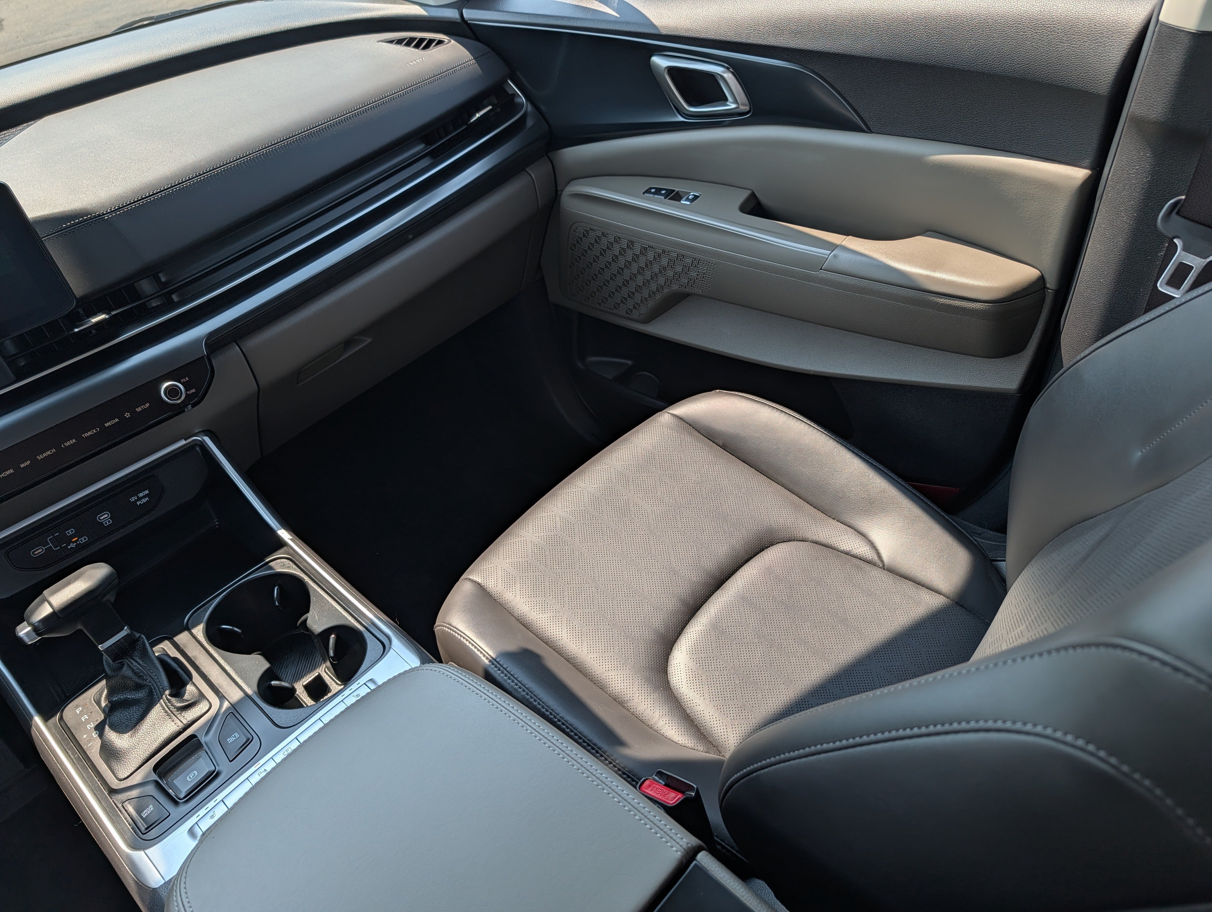 Certified 2026 Kia Carnival FWD image 11