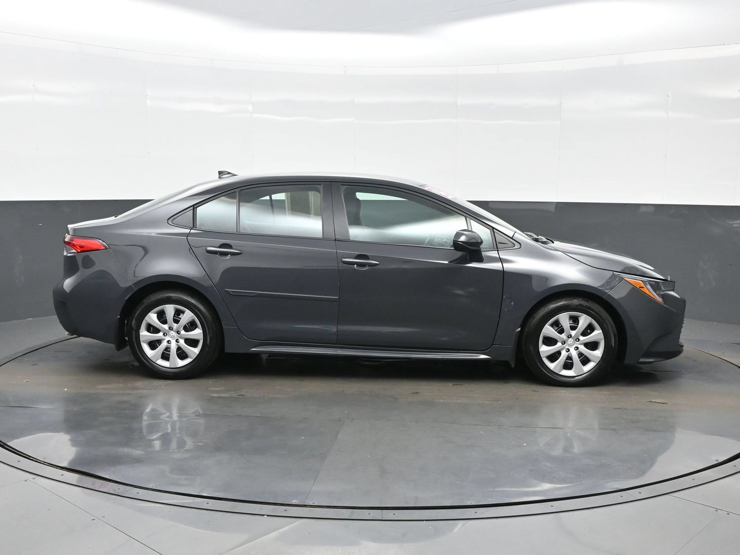 Used 2025 Toyota Corolla LE FWD image 7