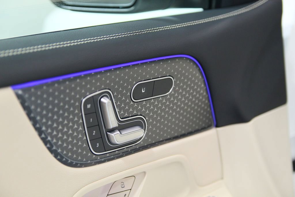 Certified 2025 Mercedes-Benz GLB 250 4MATIC image 19