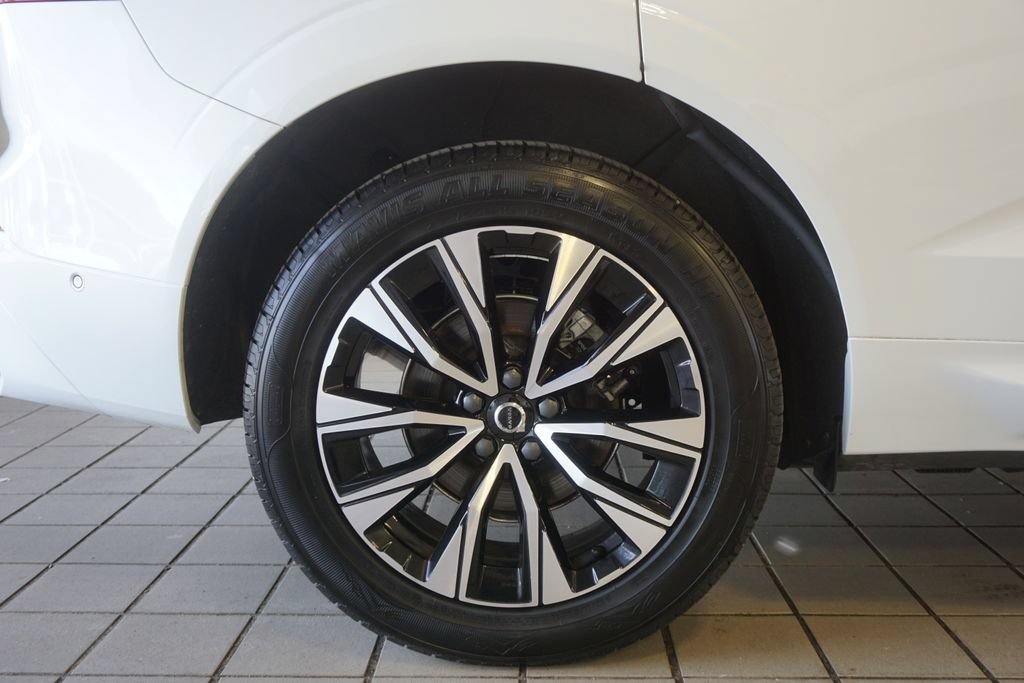 Used 2024 Volvo XC60 B5 Plus AWD/4WD image 34