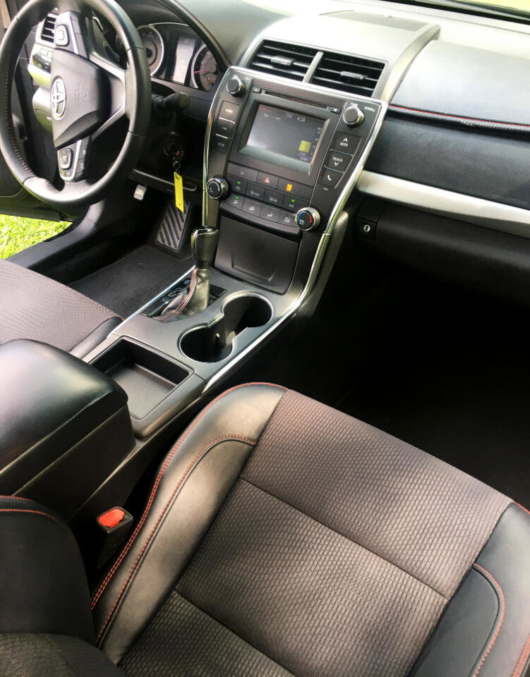 Used 2017 Toyota Camry SE image 17