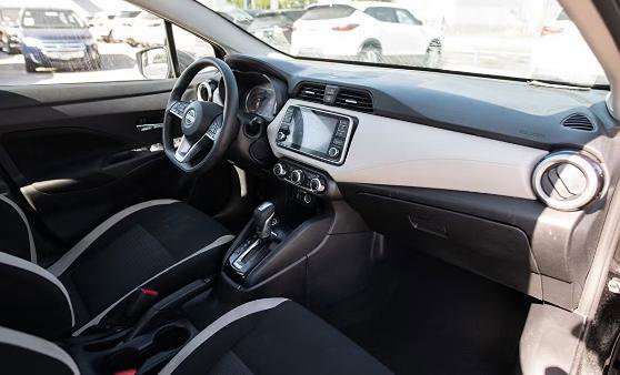 Used 2021 Nissan Versa SV image 12