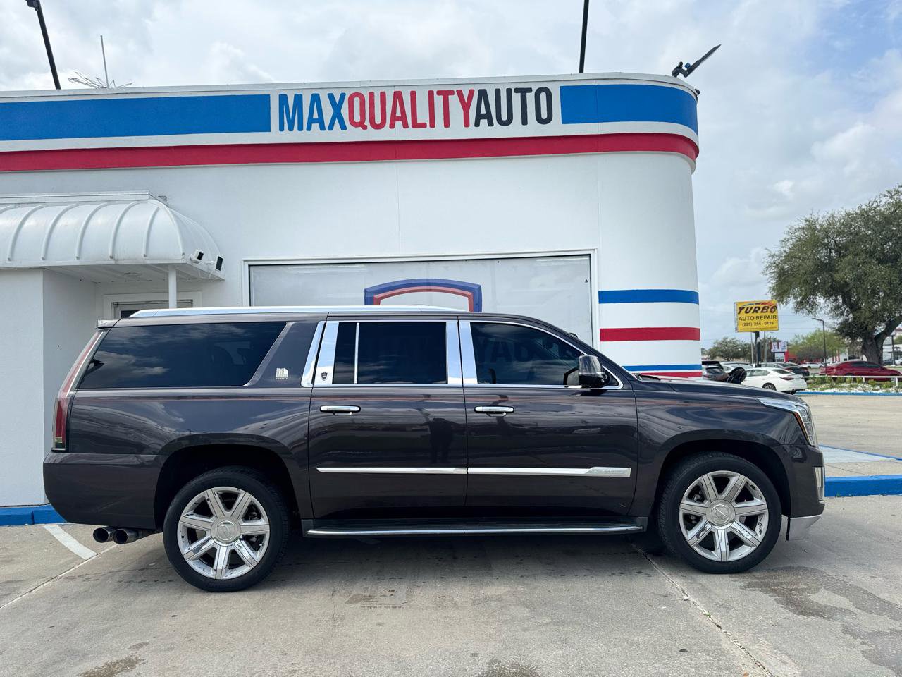 Used 2016 Cadillac Escalade ESV Luxury AWD/4WD image 17