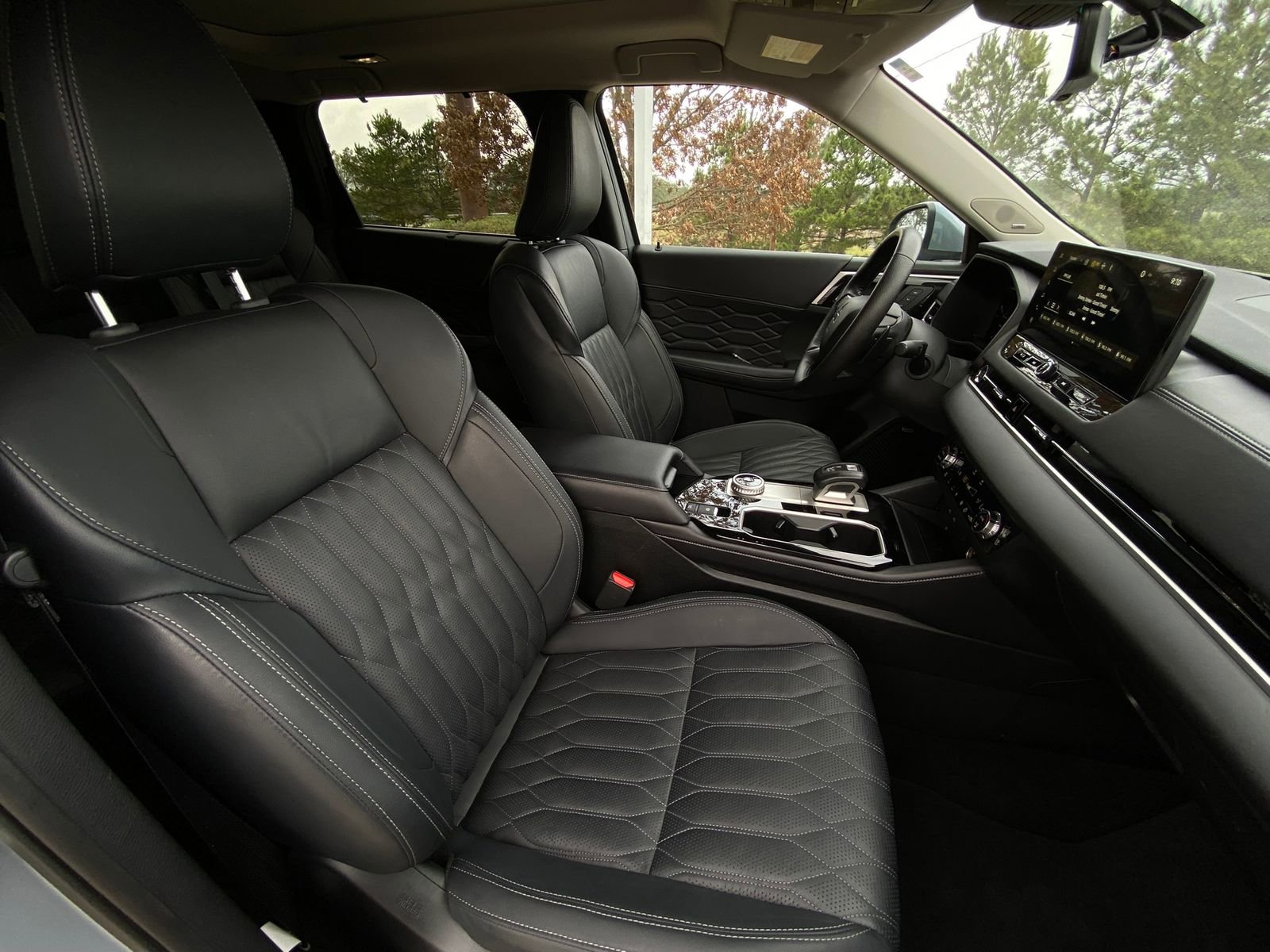 Used 2025 Mitsubishi Outlander SEL image 13