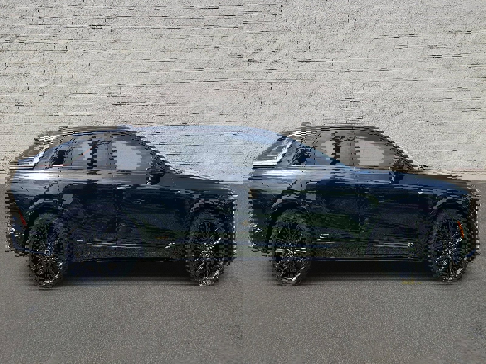 New 2026 Cadillac Lyriq V image 7