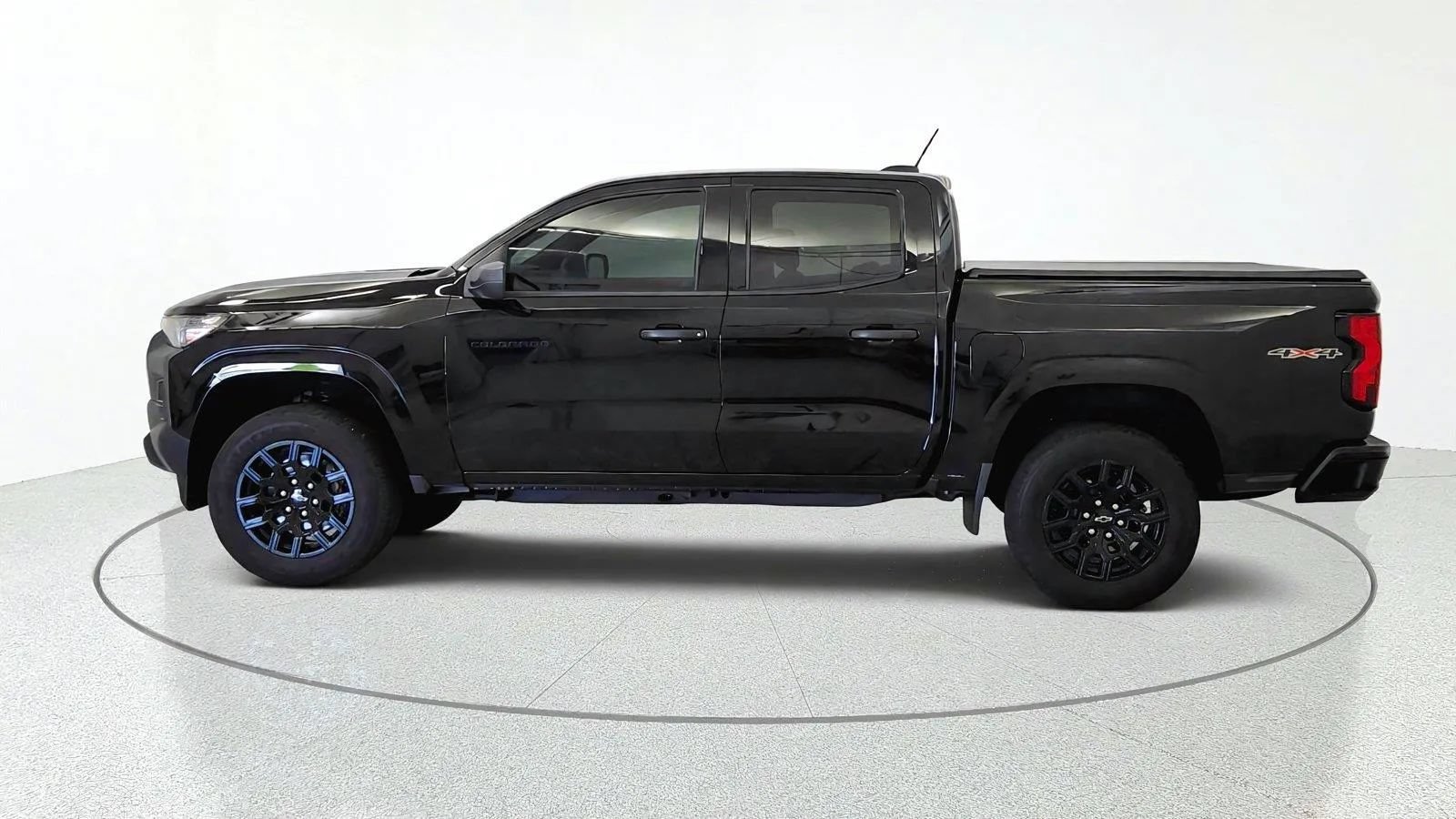 Used 2025 Chevrolet Colorado W/T w/ WT Custom Package AWD/4WD image 5