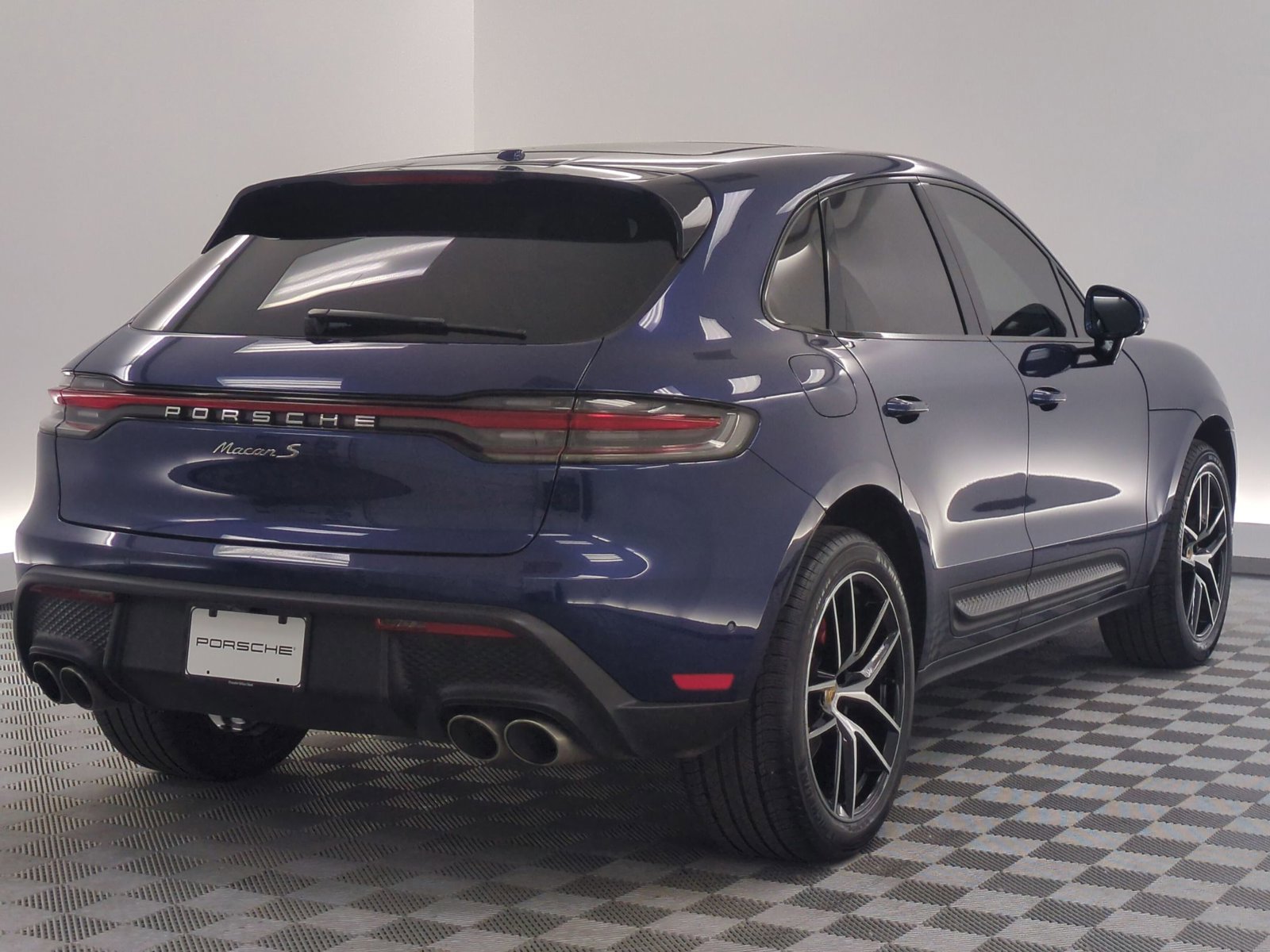 Certified 2024 Porsche Macan S image 9
