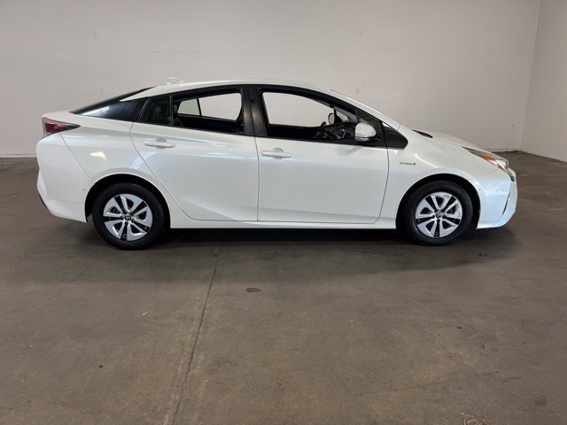 Used 2017 Toyota Prius Four FWD image 2