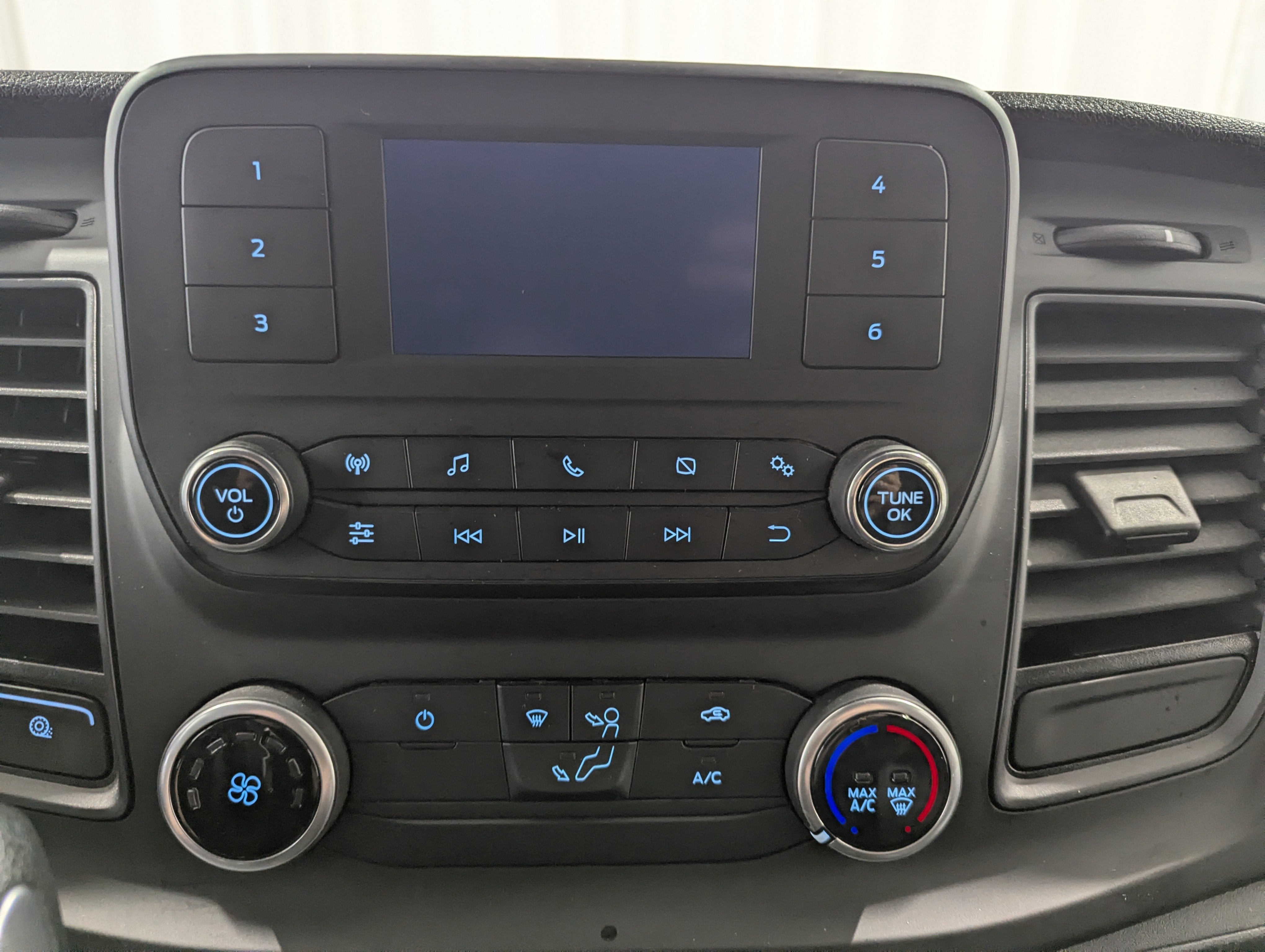 Used 2025 Ford Transit 250 148 High Roof RWD image 19