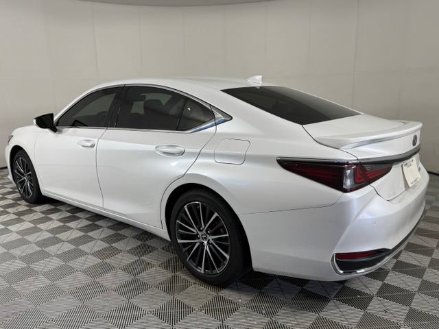 Certified 2024 Lexus ES 300h w/ Premium Package FWD image 4