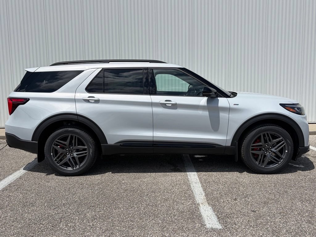 New 2026 Ford Explorer ST-Line w/ ST-Line Street Pack AWD/4WD image 7