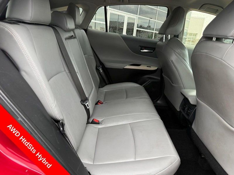 Used 2022 Toyota Venza XLE image 12
