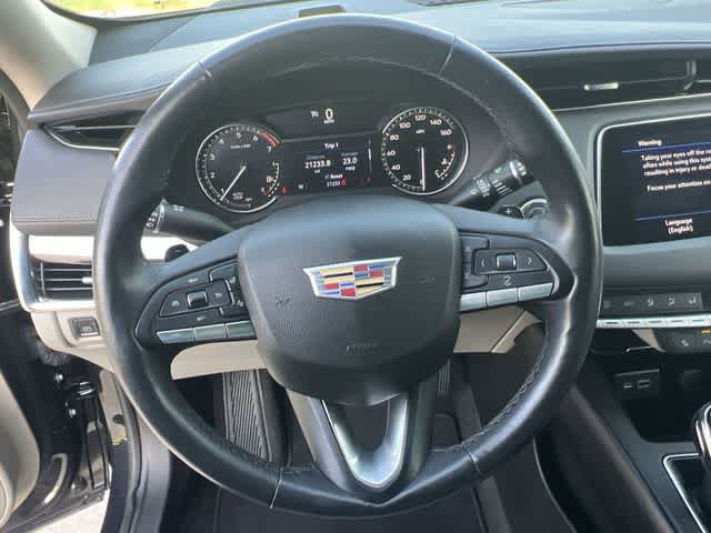 Used 2023 Cadillac XT4 Luxury w/ Cold Weather Package FWD image 17