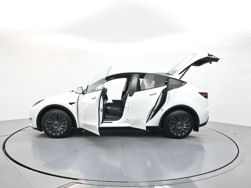 Used 2023 Tesla Model Y Long Range AWD/4WD image 40