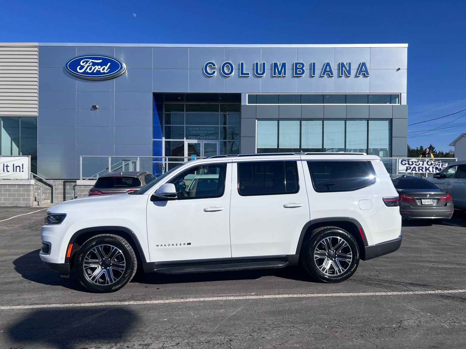 Used 2022 Jeep Wagoneer Series III w/ Flexible Seating Group image 2