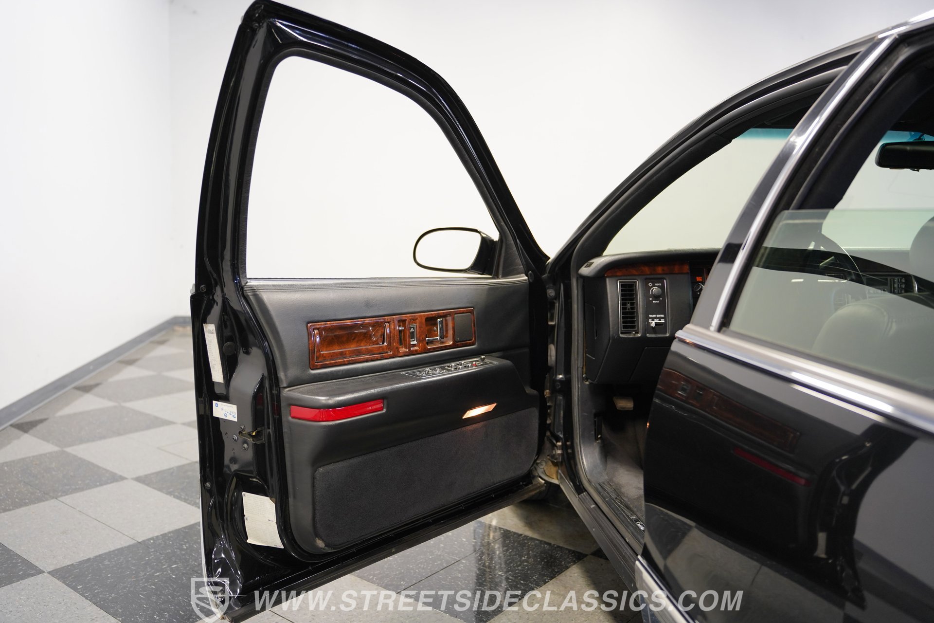 Used 1995 Cadillac Fleetwood Brougham RWD image 37