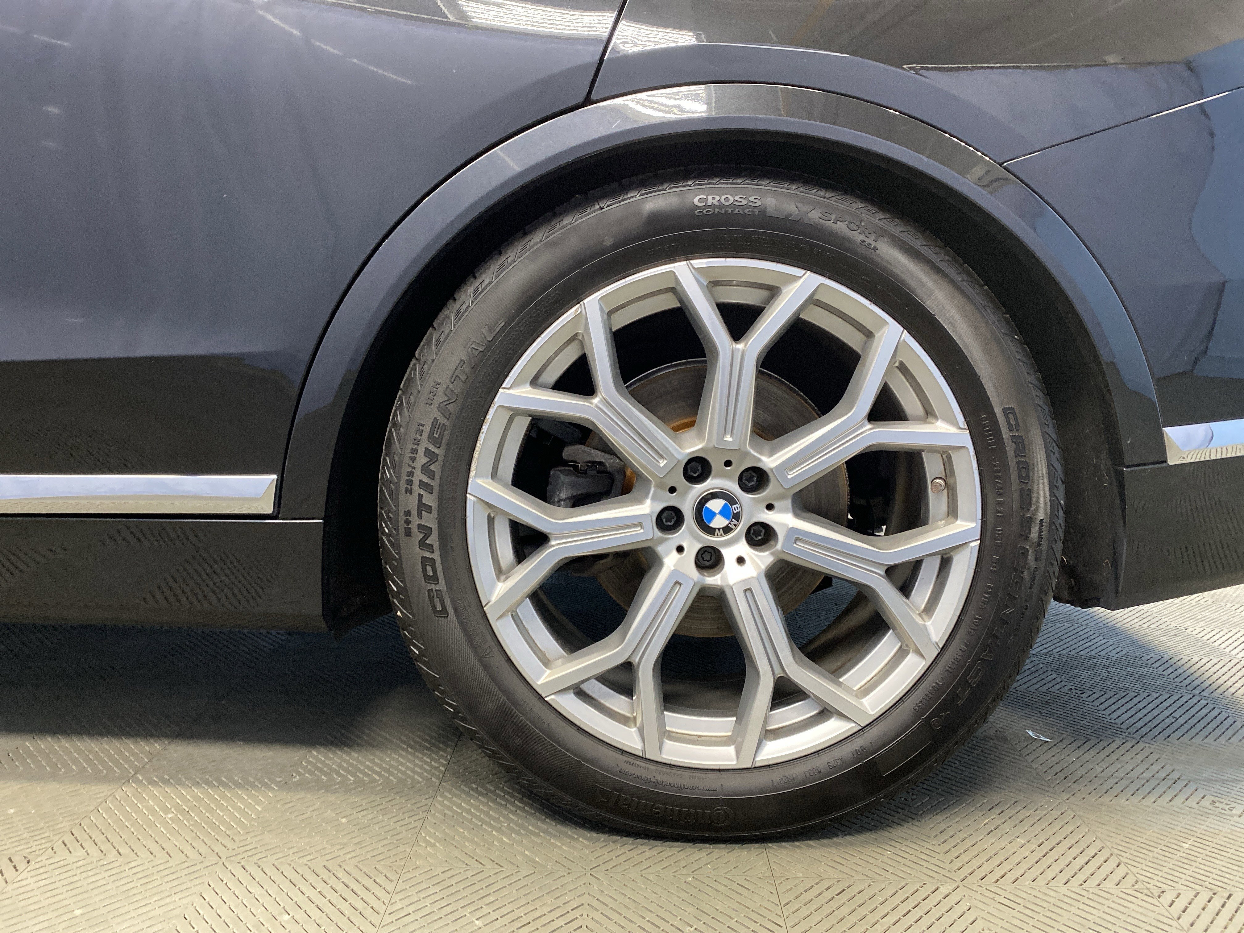 Used 2023 BMW X7 xDrive40i w/ Parking Assistance Package image 37