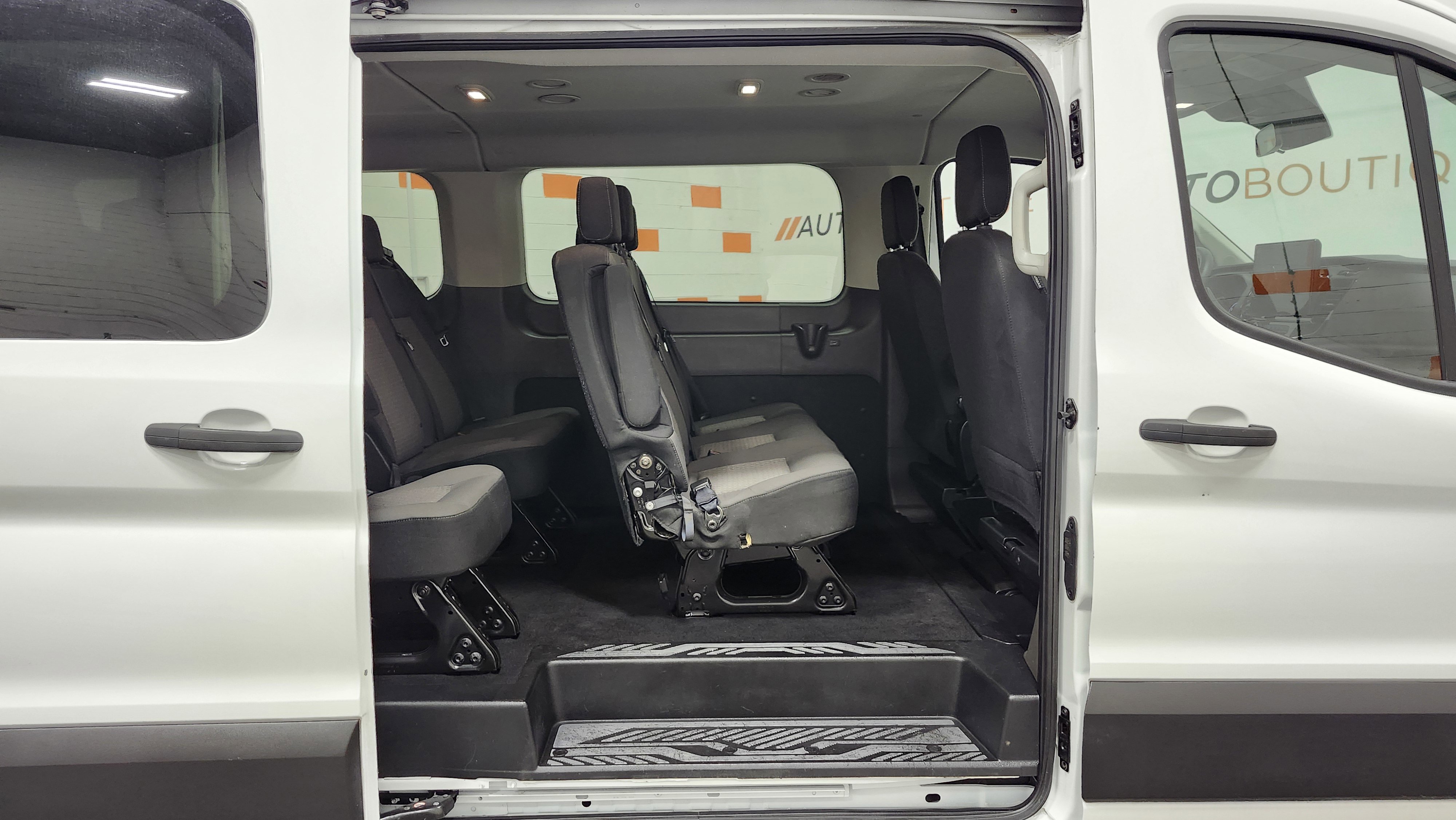 Used 2023 Ford Transit 350 XLT image 18