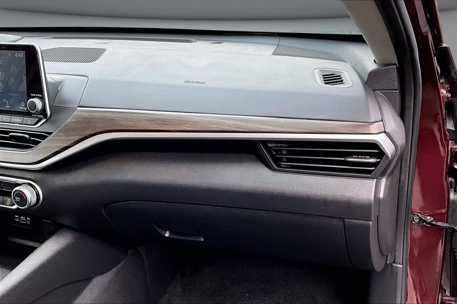 Used 2025 Nissan Altima 2.5 SV FWD image 26