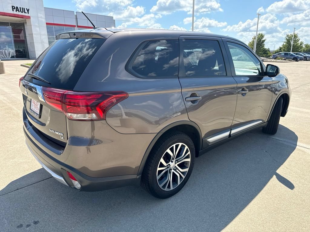 Used 2016 Mitsubishi Outlander SE AWD/4WD image 3