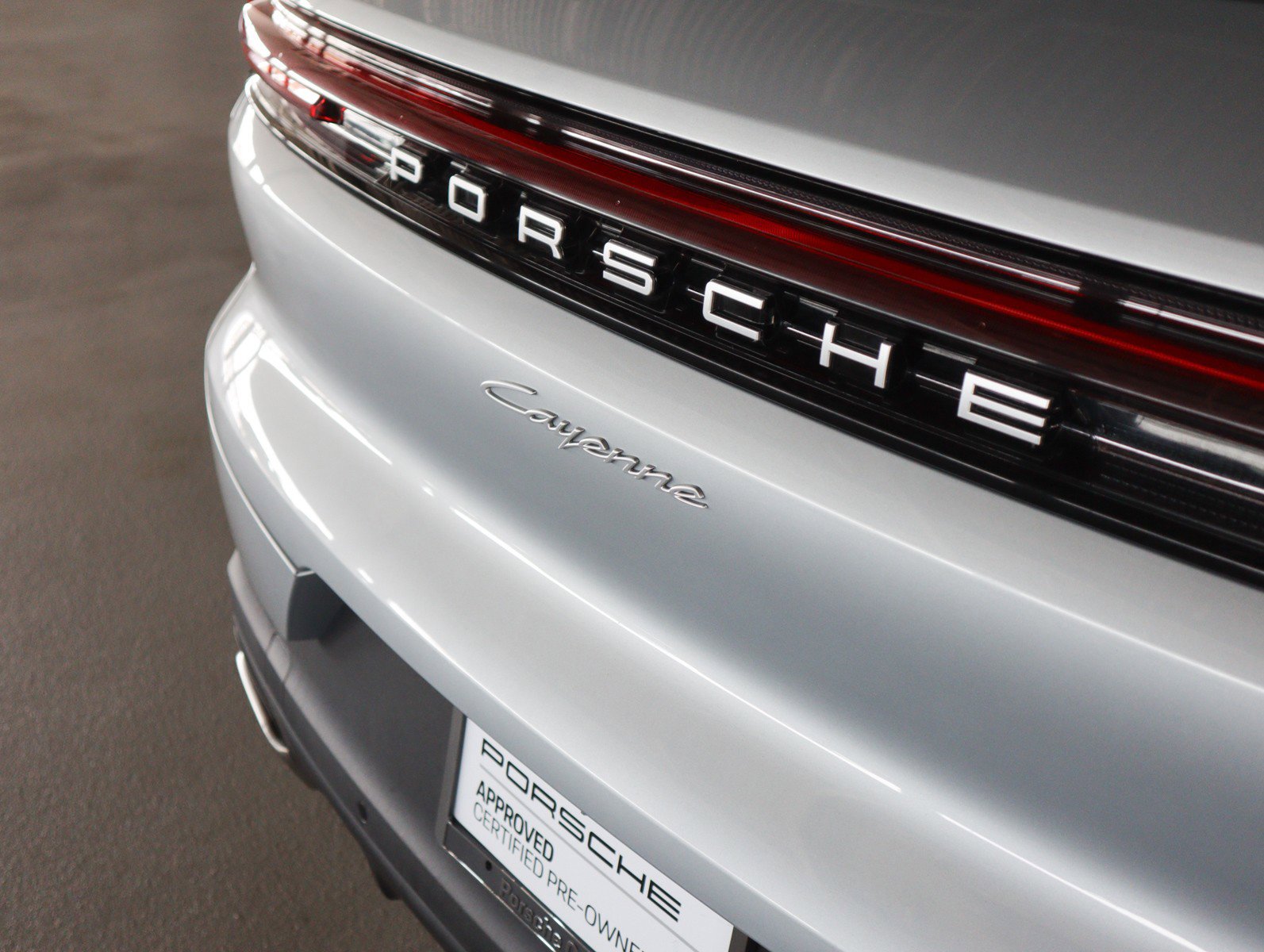 Certified 2024 Porsche Cayenne AWD/4WD image 25