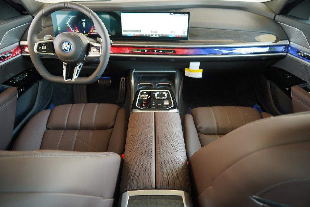 New 2026 BMW 750e xDrive w/ Premium Package AWD/4WD image 18