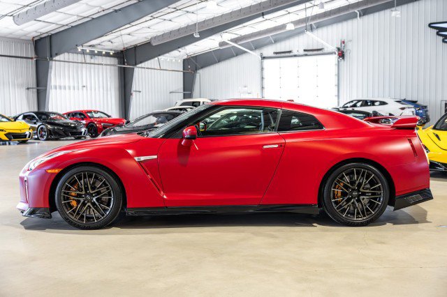 Used 2023 Nissan GT-R Premium w/ Premium Interior Package AWD/4WD image 3