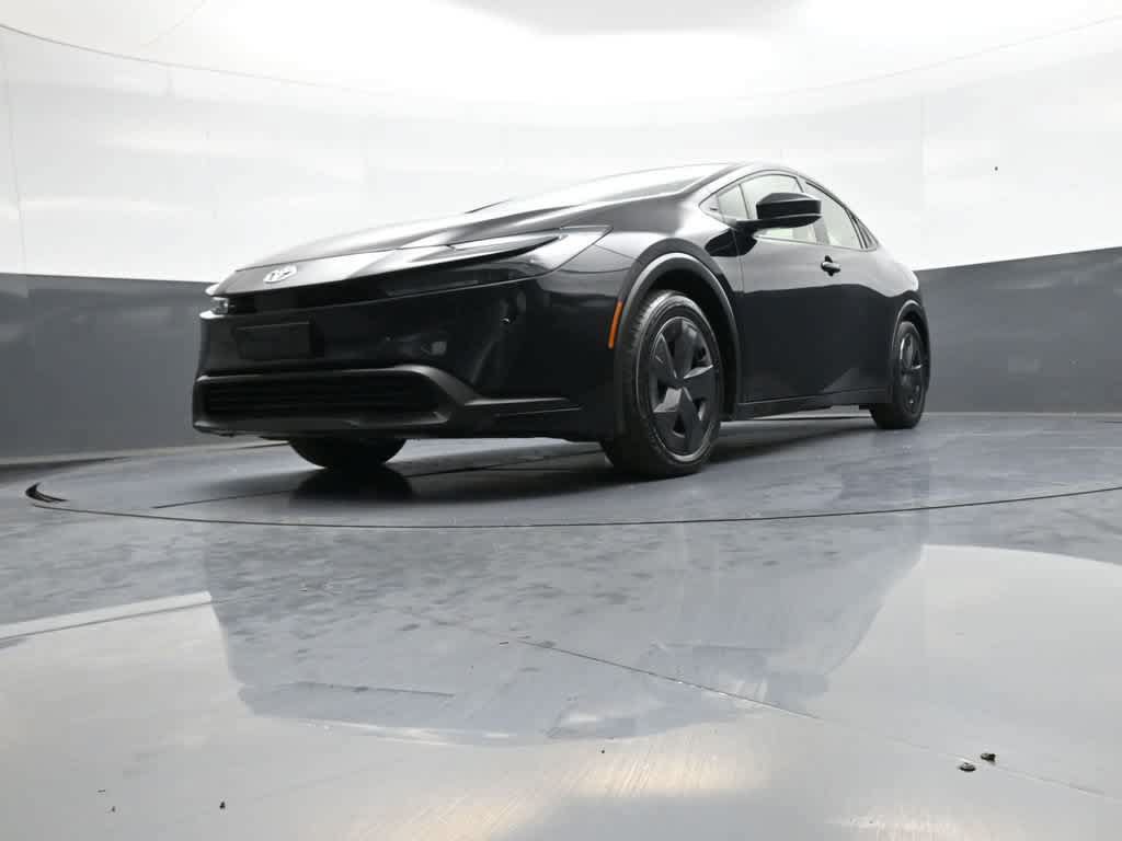 Certified 2025 Toyota Prius LE FWD image 26