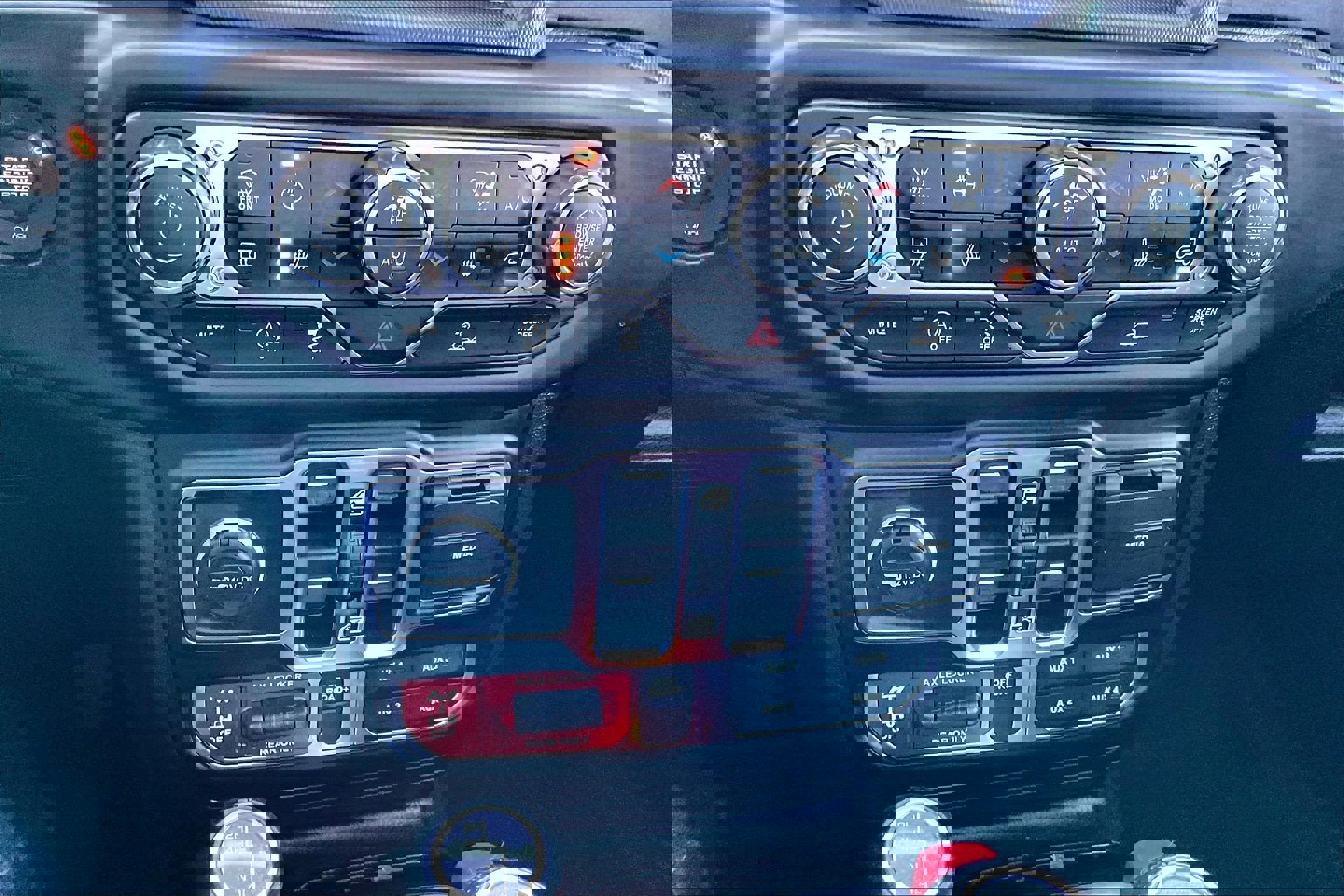 Used 2023 Jeep Gladiator Mojave w/ Cold Weather Group image 16