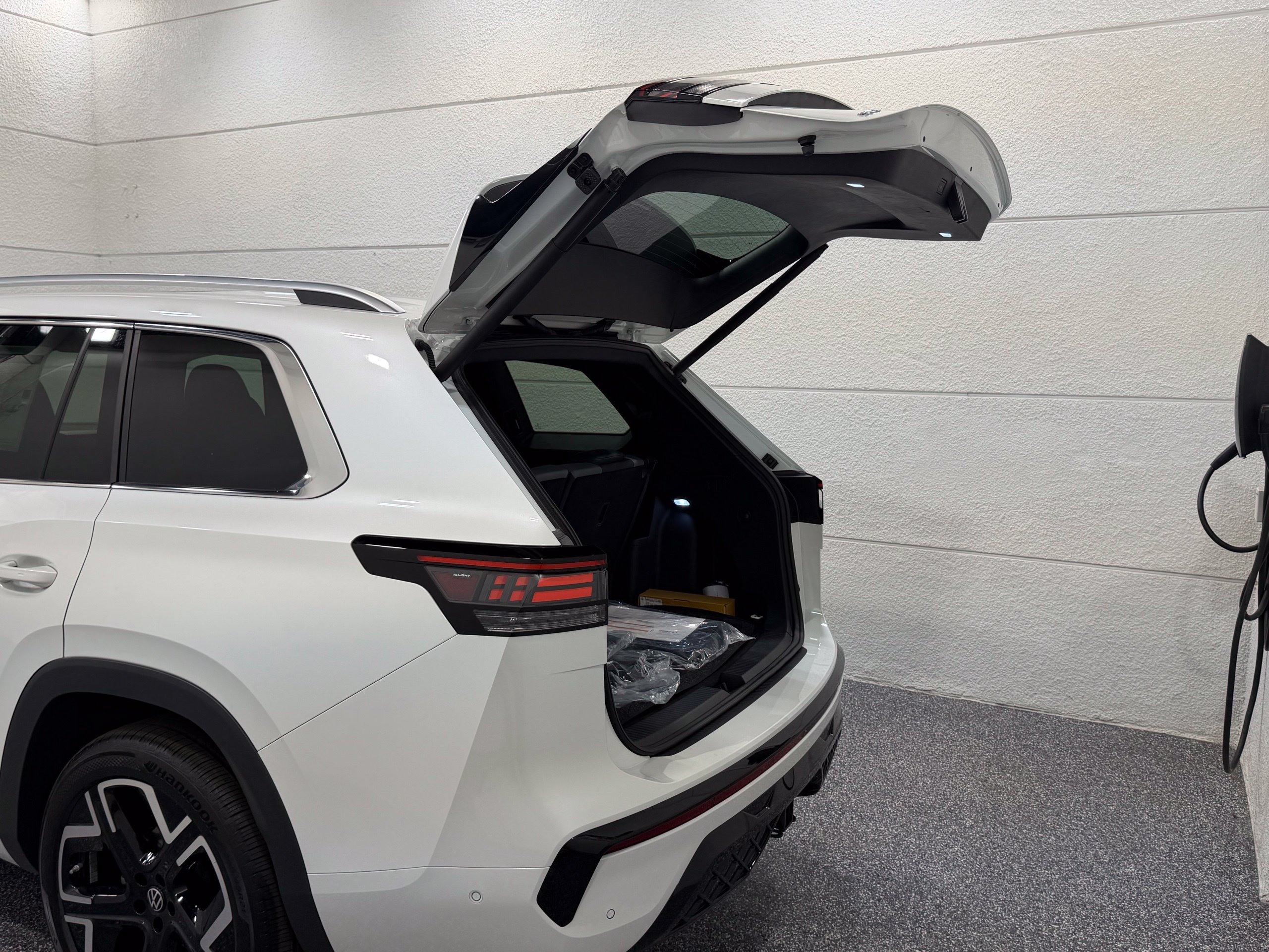 New 2027 Volkswagen Atlas SEL Premium R-Line AWD/4WD image 32