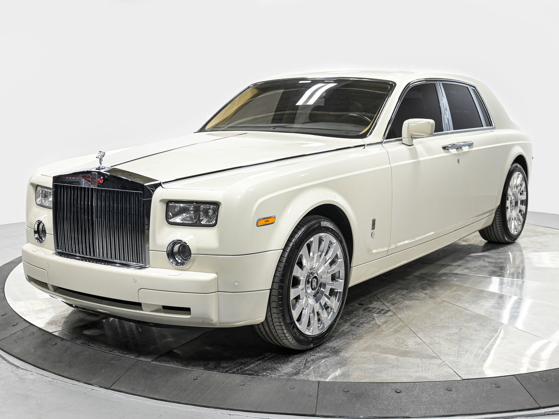 Used 2004 Rolls-Royce Phantom Sedan RWD image 1