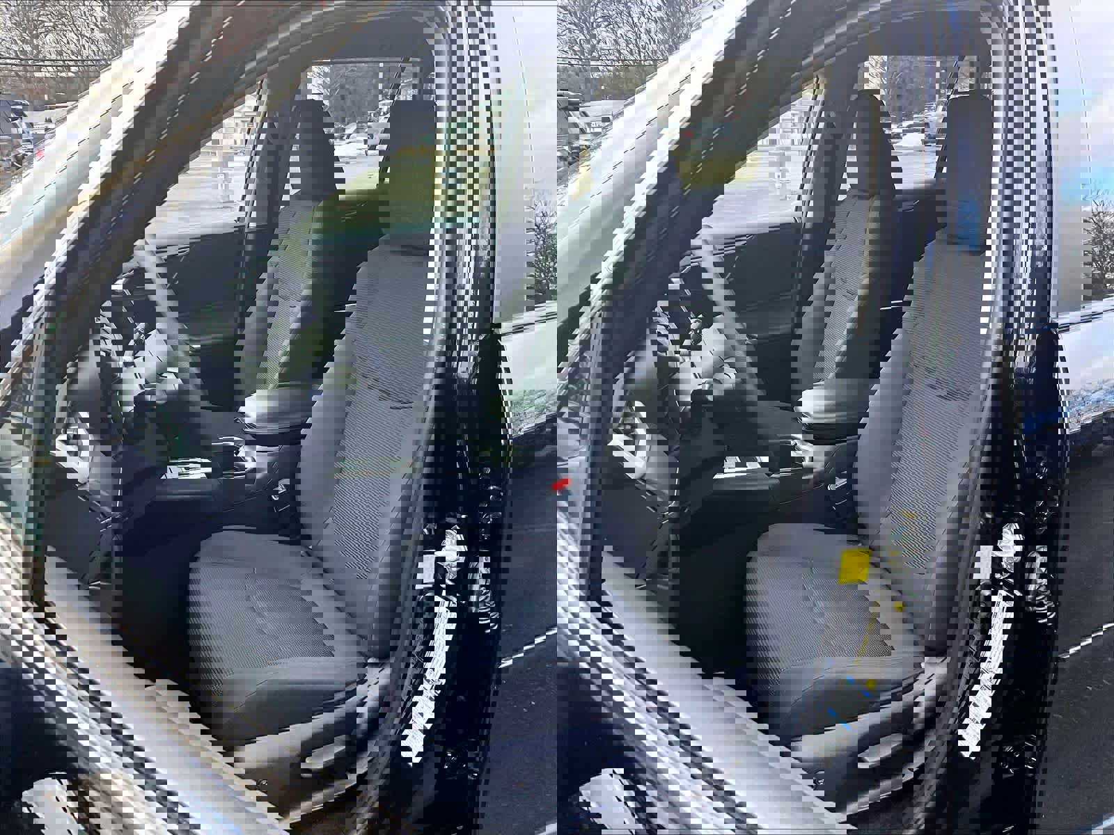 Used 2022 Toyota RAV4 LE image 10