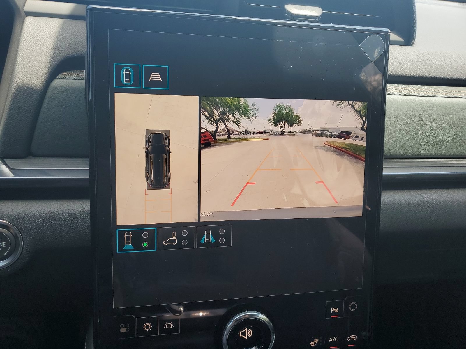 New 2026 GMC Terrain AT4 w/ Technology Package II AWD/4WD image 25