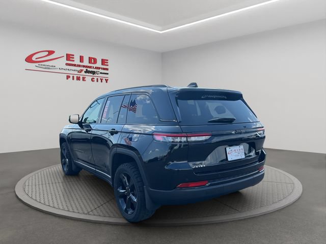 Used 2024 Jeep Grand Cherokee Altitude AWD/4WD image 7