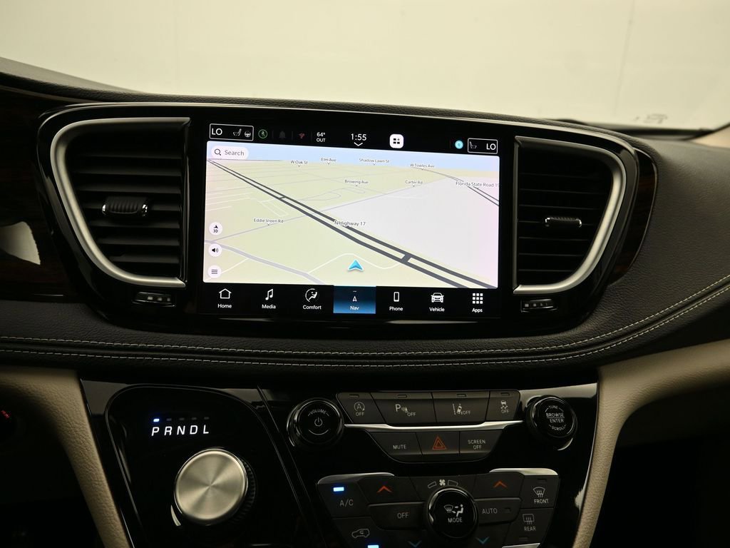 Used 2023 Chrysler Pacifica Limited image 17