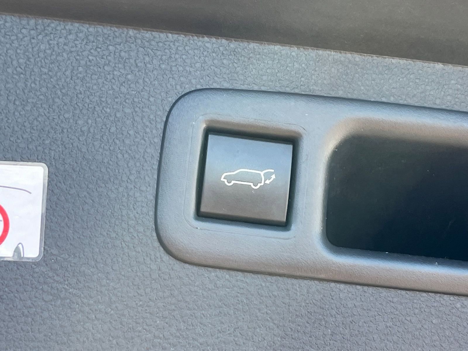 Used 2025 Toyota Highlander LE FWD image 23