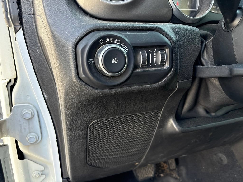 Used 2018 Jeep Wrangler Unlimited Sahara w/ Uconnect 4C Nav & Sound Group AWD/4WD image 11