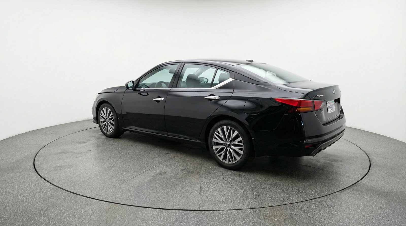 Used 2025 Nissan Altima 2.5 SV FWD image 6