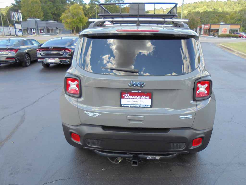 Used 2020 Jeep Renegade Latitude FWD image 4