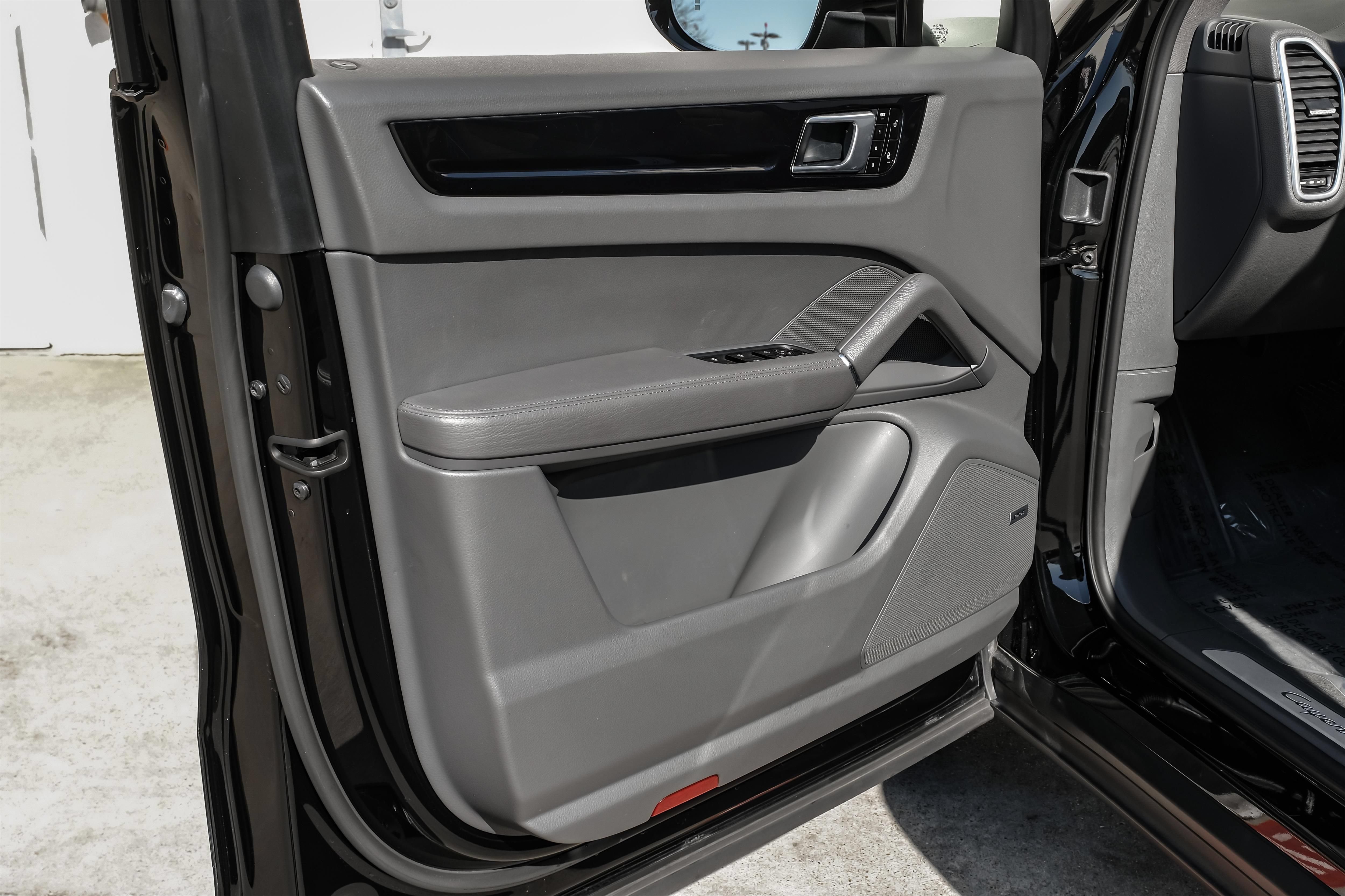 Used 2019 Porsche Cayenne AWD/4WD image 42