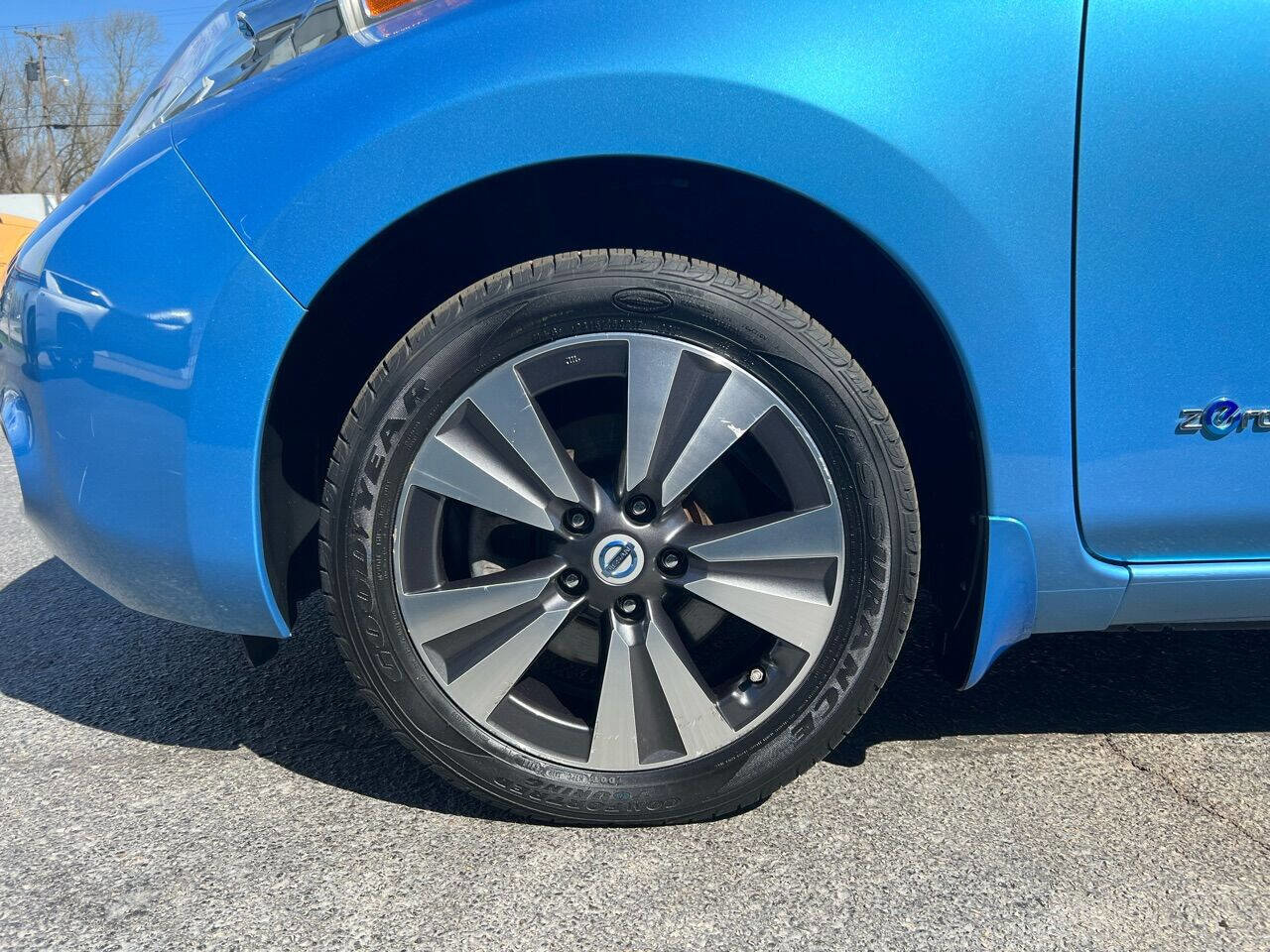 Used 2014 Nissan Leaf SL w/ Premium Package image 12