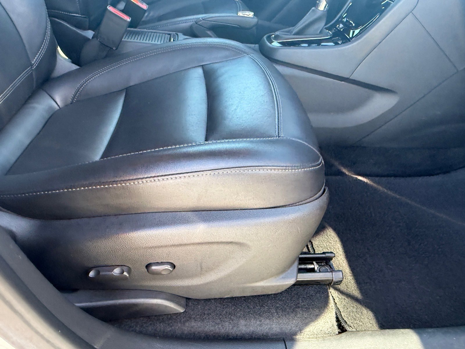 Used 2019 Buick Encore Essence image 12