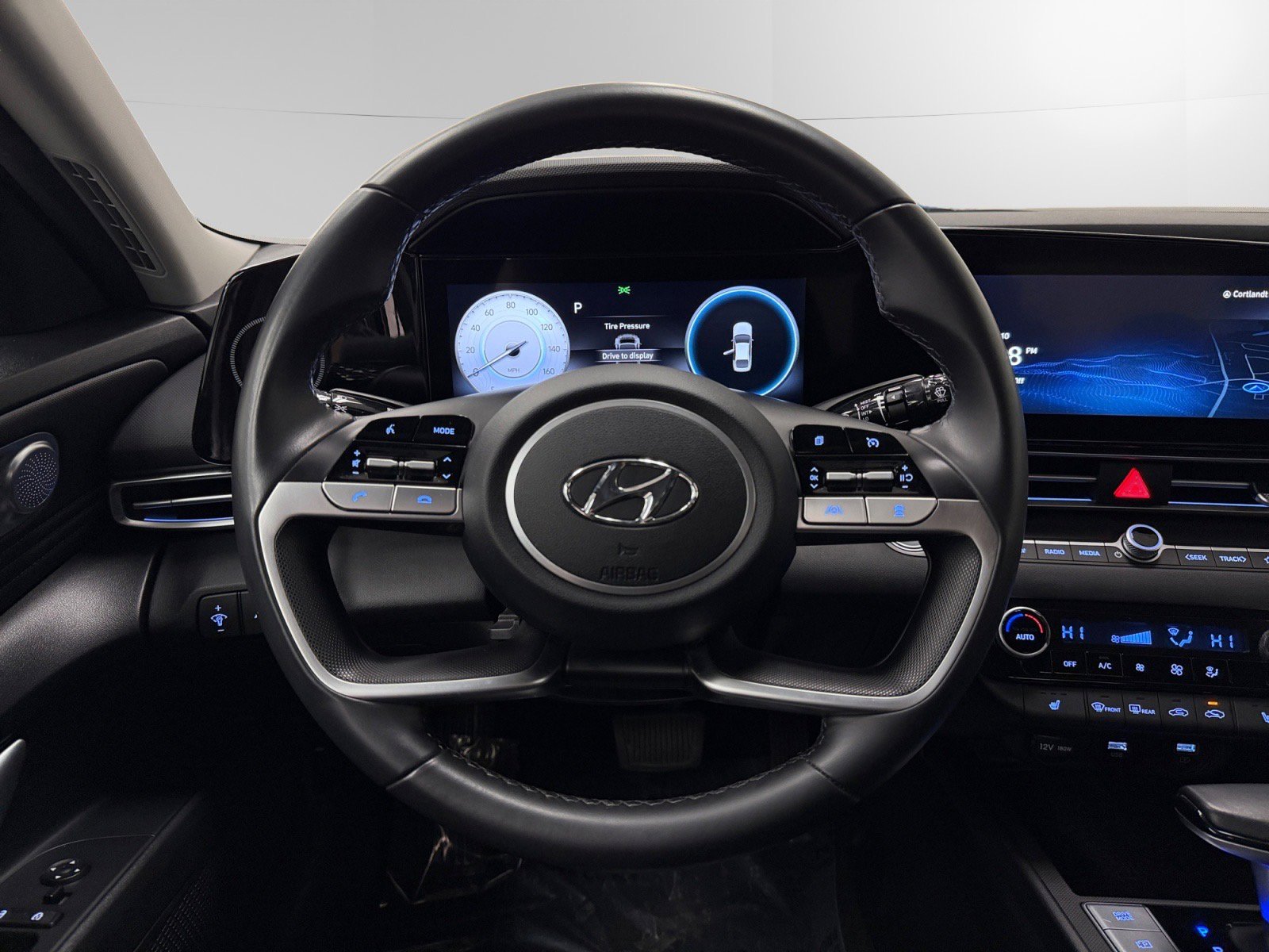 Used 2023 Hyundai Elantra Limited w/ Cargo Package image 12