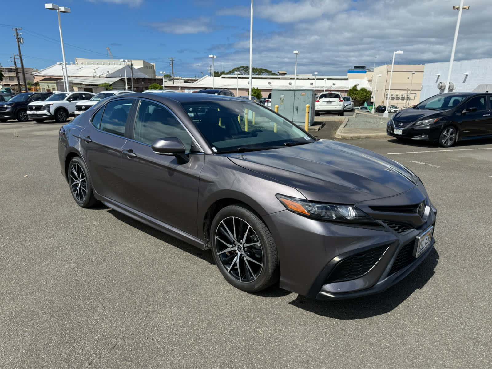 Used 2022 Toyota Camry SE FWD image 2