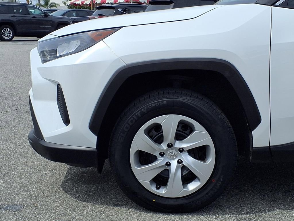 Used 2022 Toyota RAV4 LE image 16